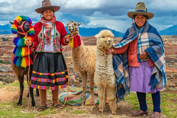 moradores local preservando tradições andinas no peru