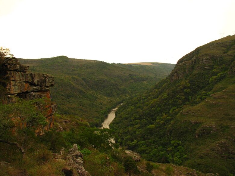 Cânion do Guartelá, formação rochosa esculpida pelo Rio Iapó no Paraná, Brasil