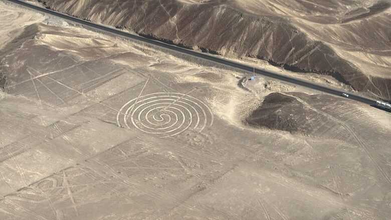 Geoglifo em espiral nas Linhas de Nazca, Peru