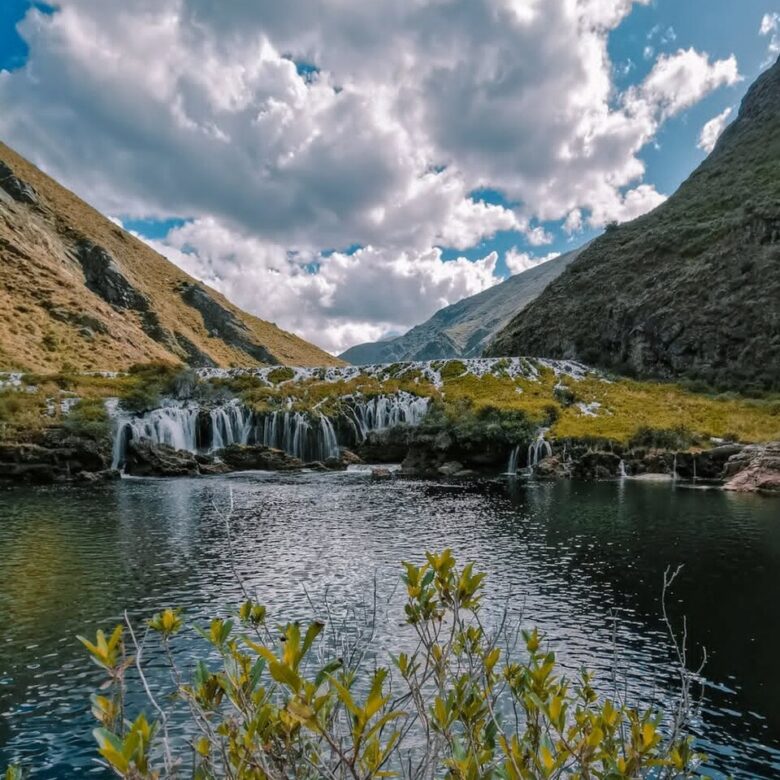 Laguna Huallhua, Huancaya, Peru